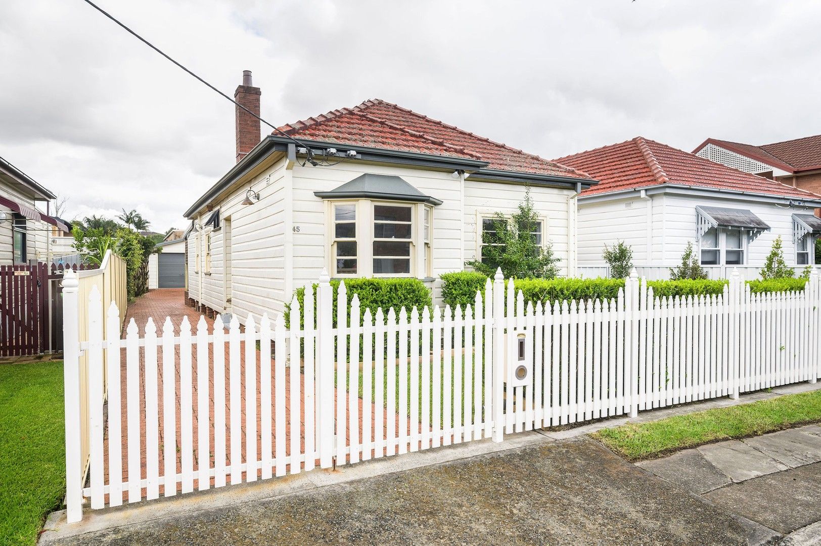 4 bedrooms House in 45 Selwyn Street MEREWETHER NSW, 2291
