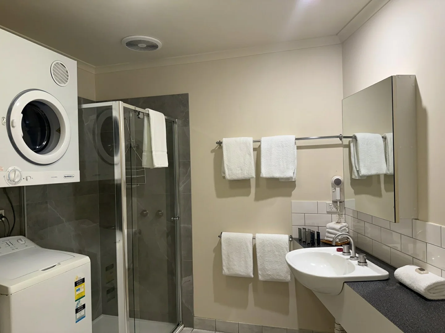 Additional image 18 of 3/142 Marine Parade, Lakes Entrance VIC 3909