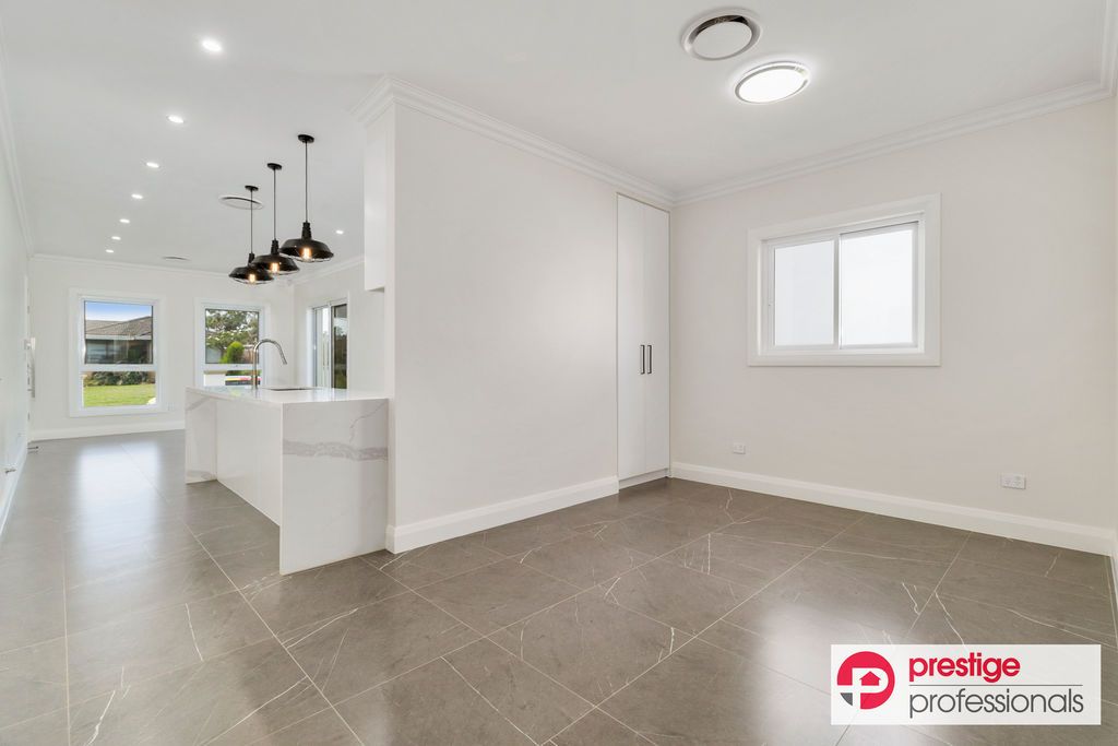 3/2 Magree Crescent, Chipping Norton NSW 2170, Image 1