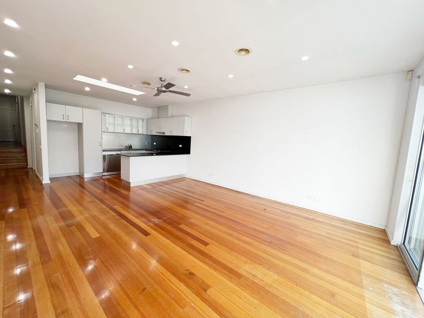 61 Eastern Road, South Melbourne VIC 3205, Image 2