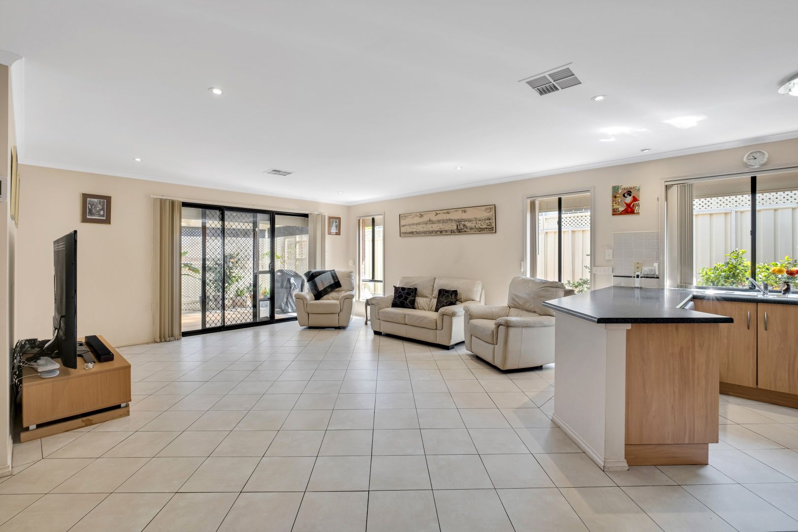 125 The Cove Road, Hallett Cove SA 5158, Image 2