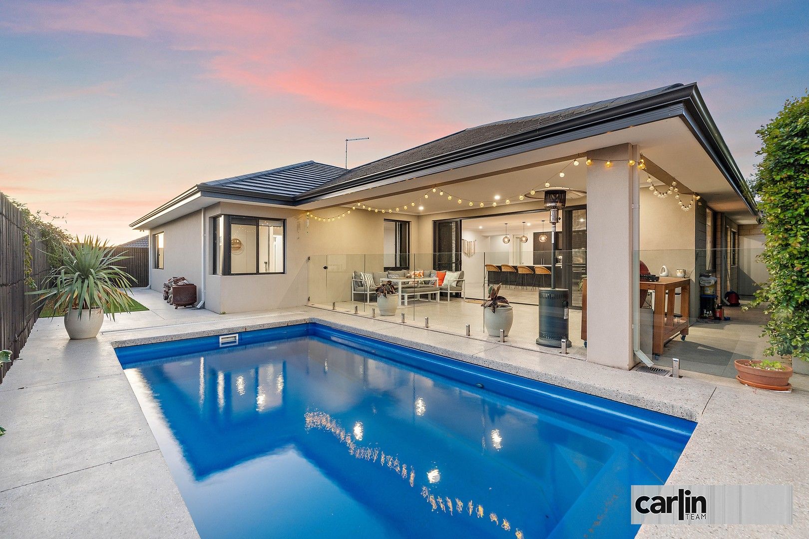 5 bedrooms House in 29 Riverina Parade LAKE COOGEE WA, 6166