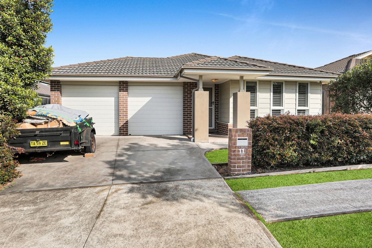 4 bedrooms House in 11 Fury Street ORAN PARK NSW, 2570