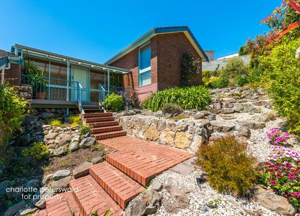 2/17 Marlborough Street, Sandy Bay TAS 7005