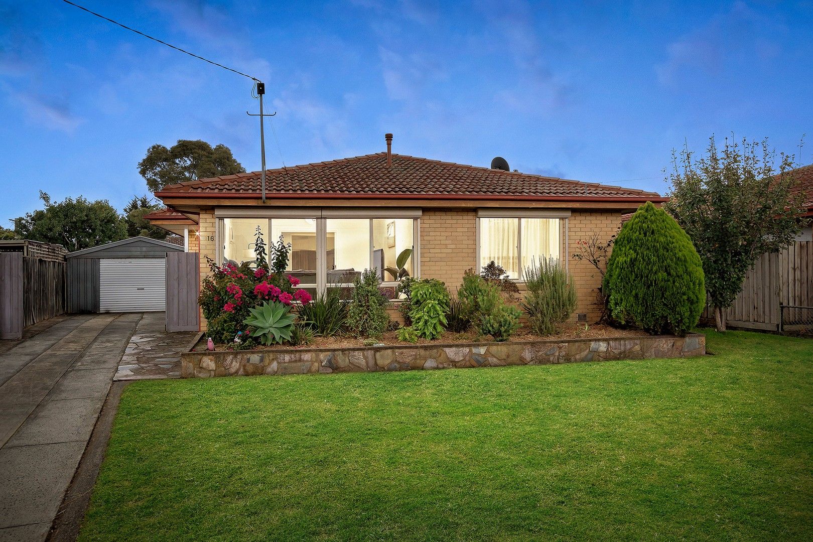 16 Bundy Court, Frankston North VIC 3200, Image 0