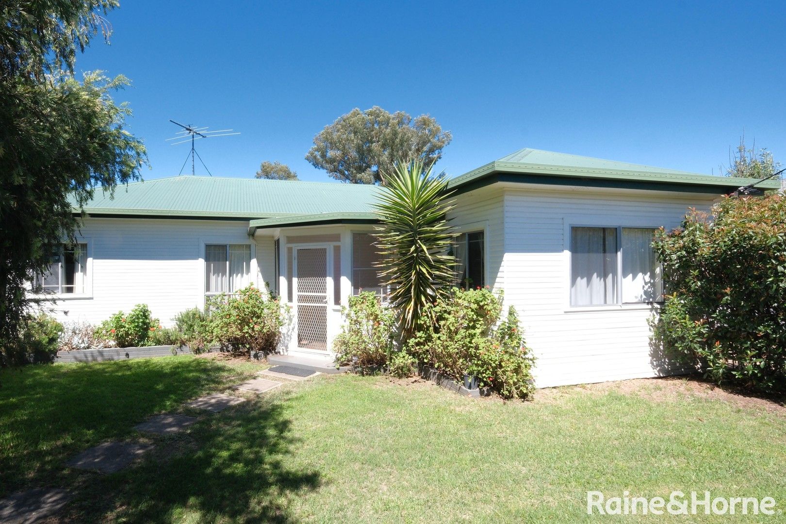 3 bedrooms House in 76 Rose street INVERELL NSW, 2360