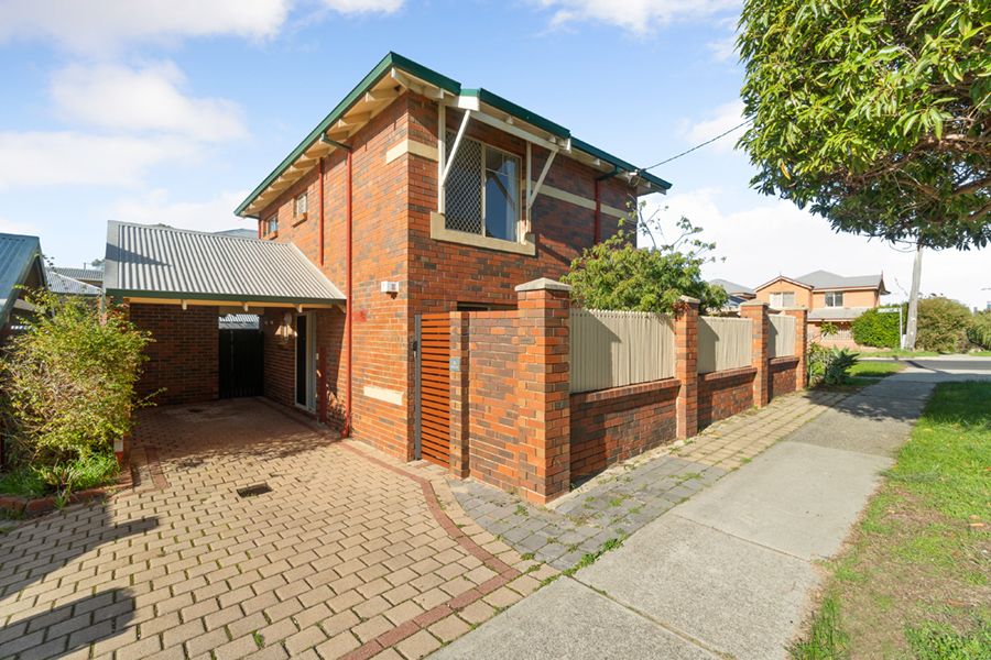 3 bedrooms Townhouse in 26 Tenth Avenue MAYLANDS WA, 6051