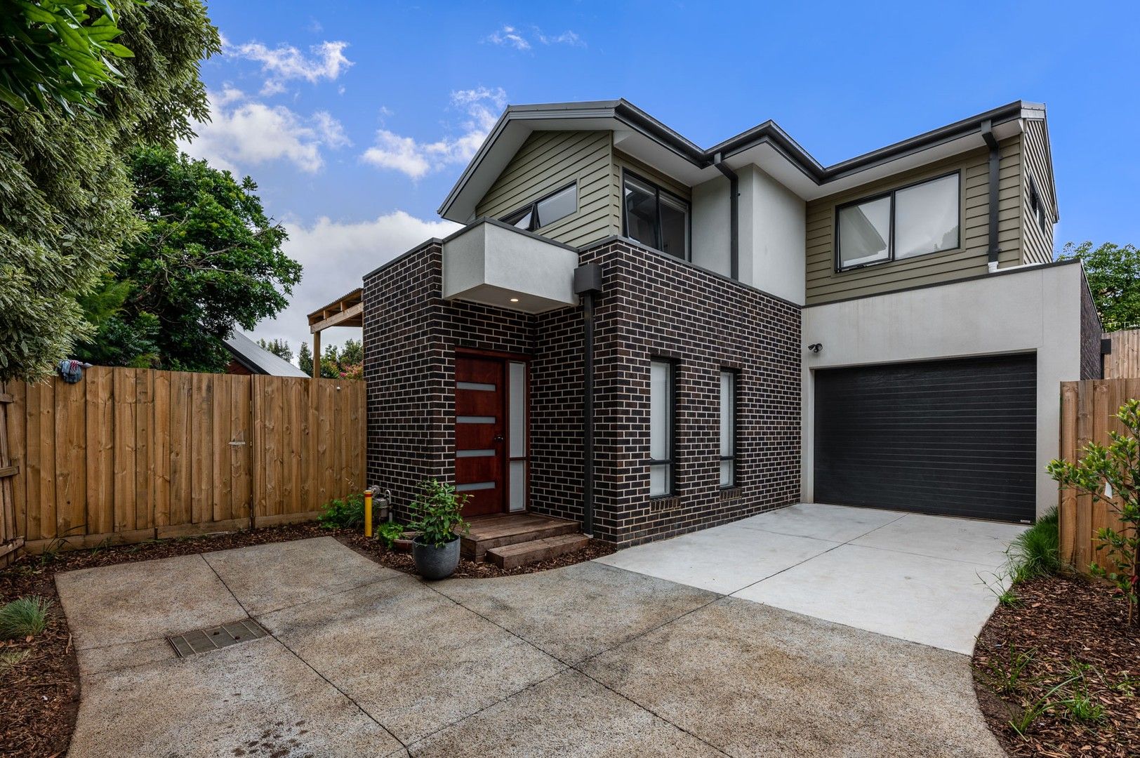 2/4 Country Club Drive, Chirnside Park Property History & Address