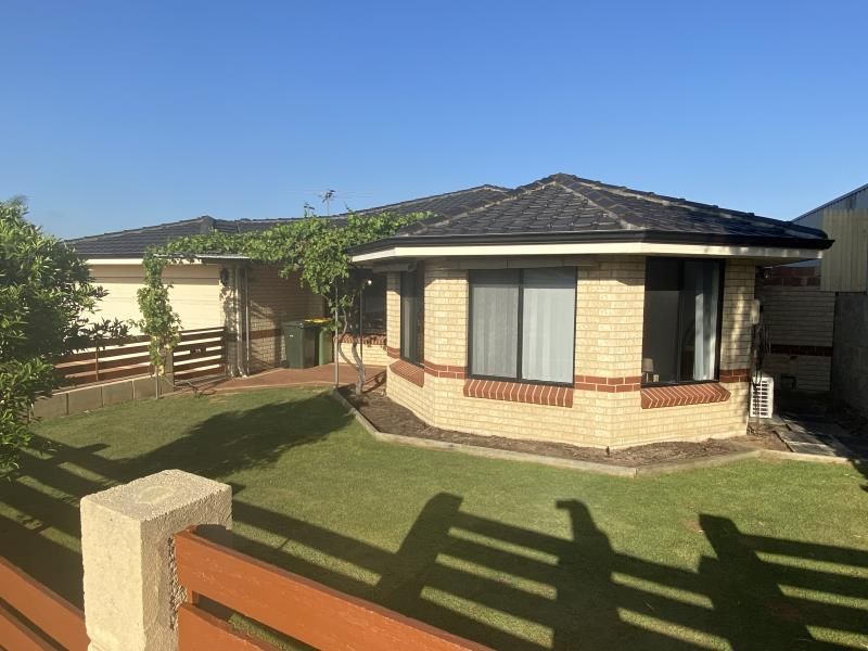 4 bedrooms House in 33 Belvoir Crescent ORELIA WA, 6167