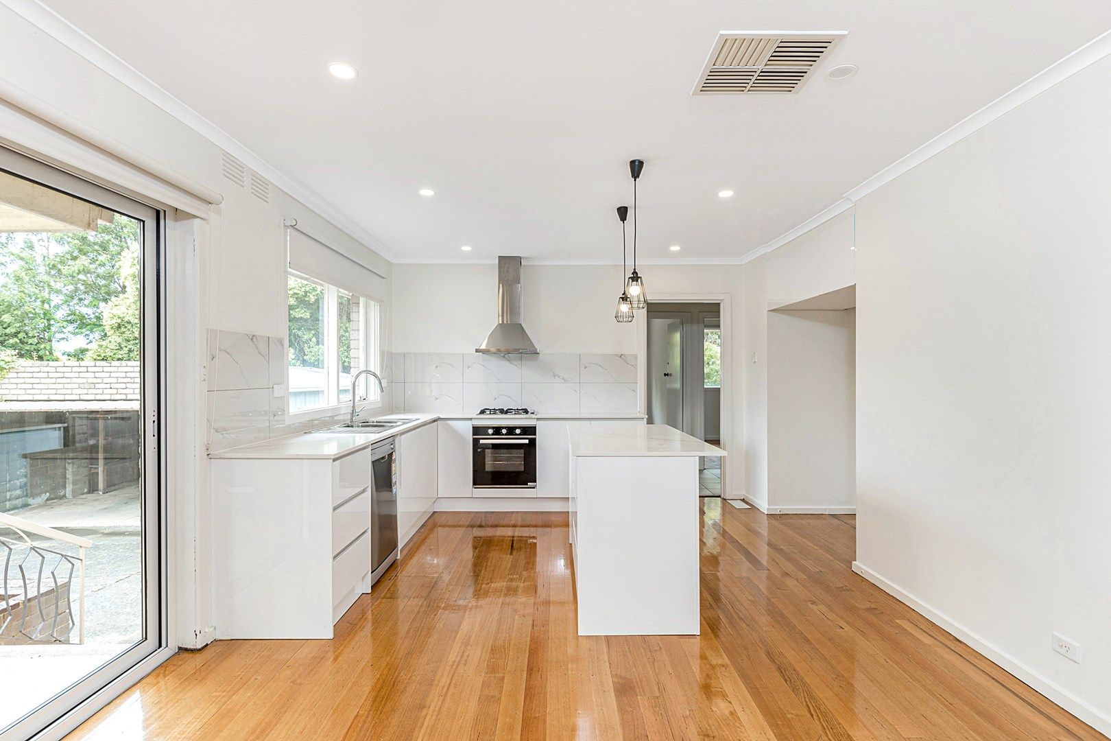 4 bedrooms House in 43 Bronhill Road RINGWOOD EAST VIC, 3135