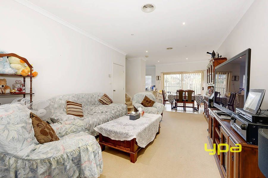 8/14 Mickleton Grove, POINT COOK VIC 3030, Image 2