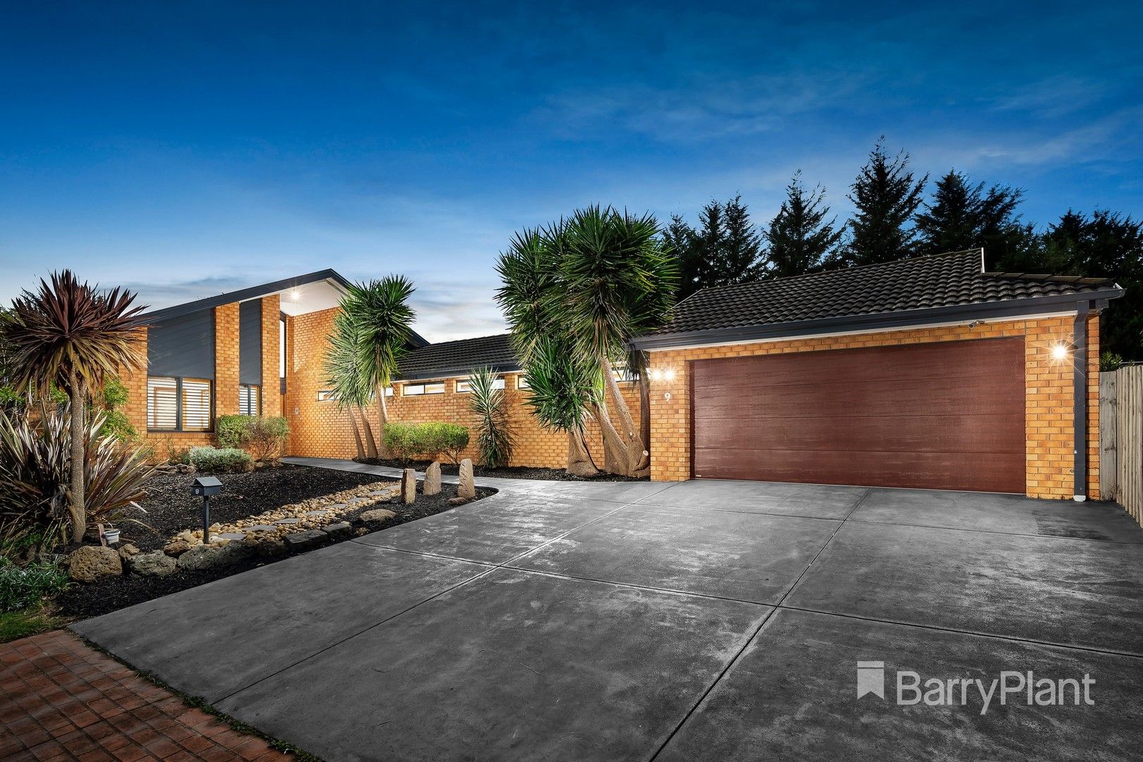 5 bedrooms House in 9 The Gables SOUTH MORANG VIC, 3752