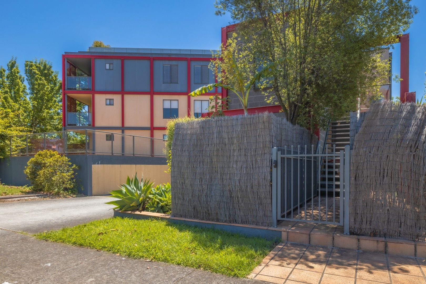 1 bedrooms Apartment / Unit / Flat in 25/1554-1556 Dandenong Road HUNTINGDALE VIC, 3166