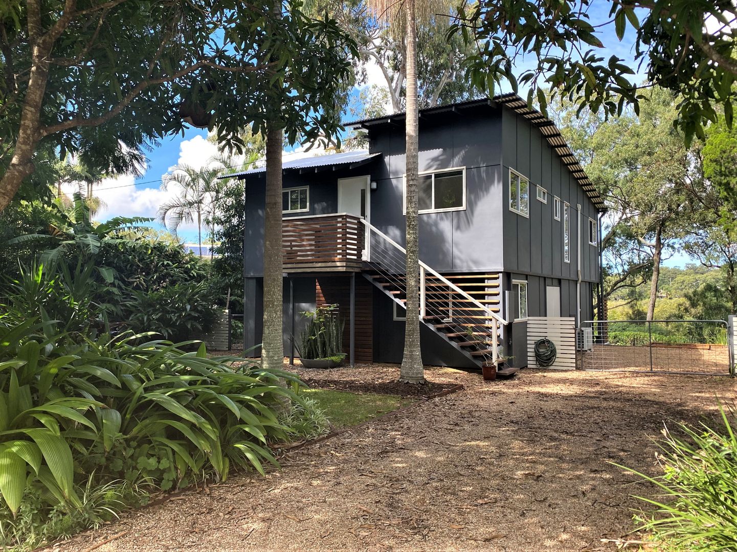 2 Waterside Drive, Macleay Island QLD 4184