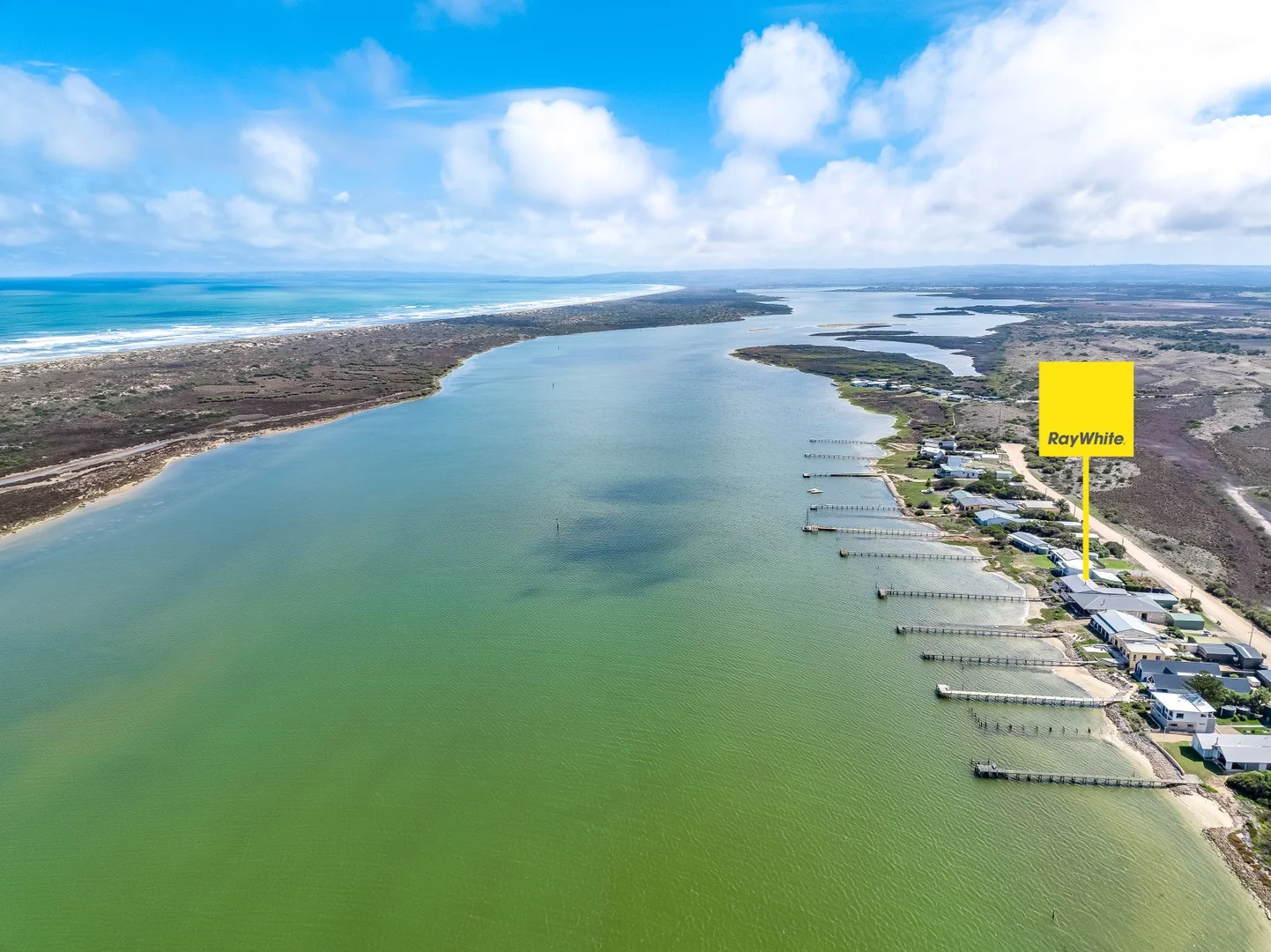 35 GOOLWA CHANNEL DRIVE, Hindmarsh Island SA 5214