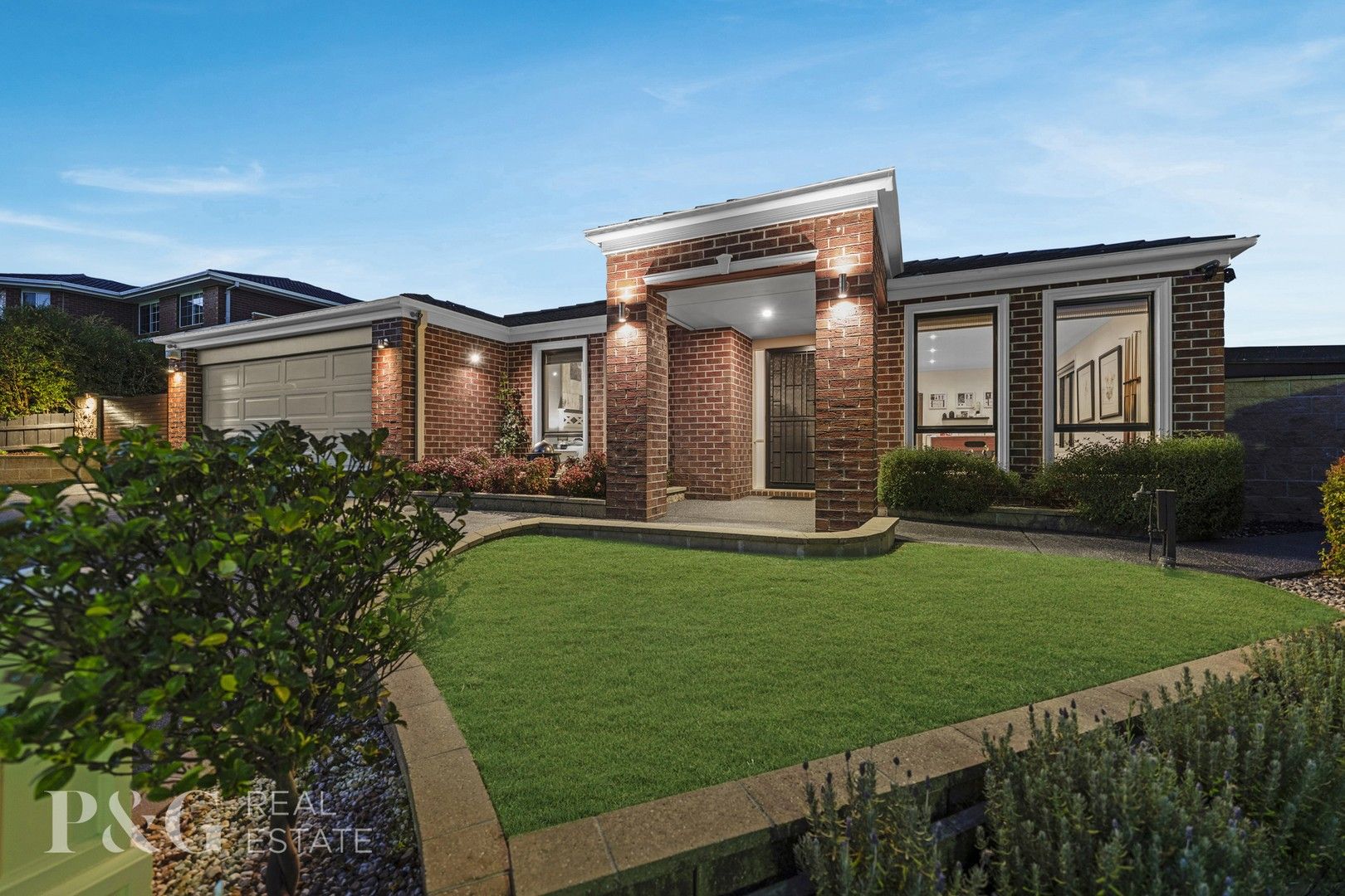 4 bedrooms House in 18 Hillrise Close NARRE WARREN SOUTH VIC, 3805