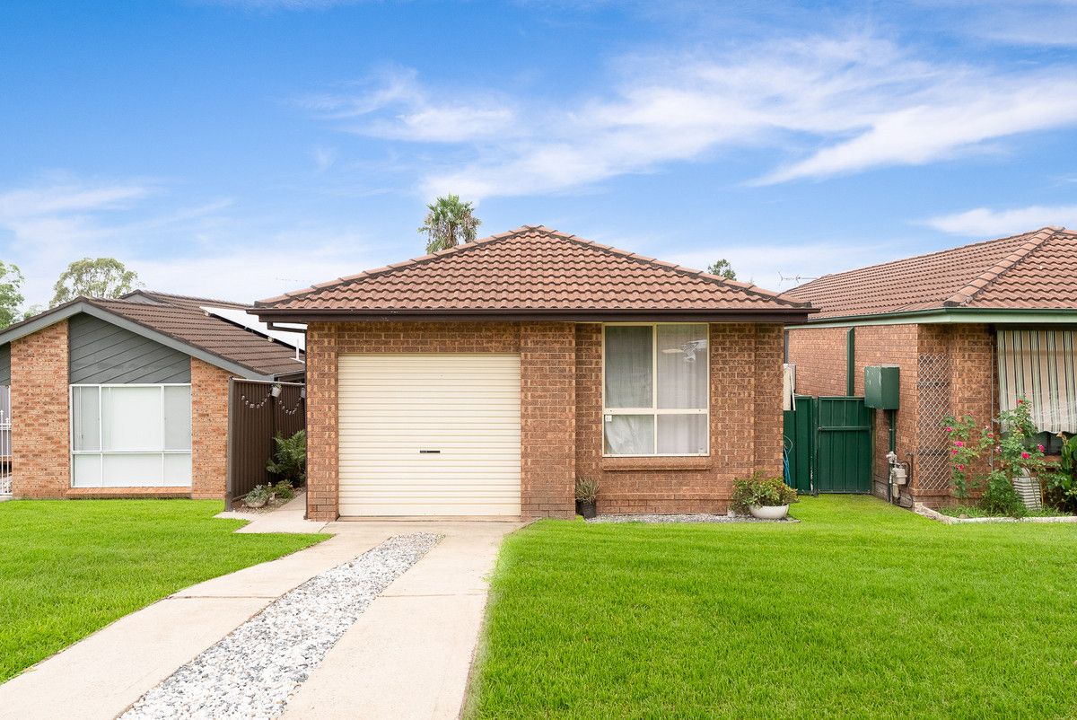 1/110 Chasselas Avenue, Eschol Park NSW 2558, Image 0