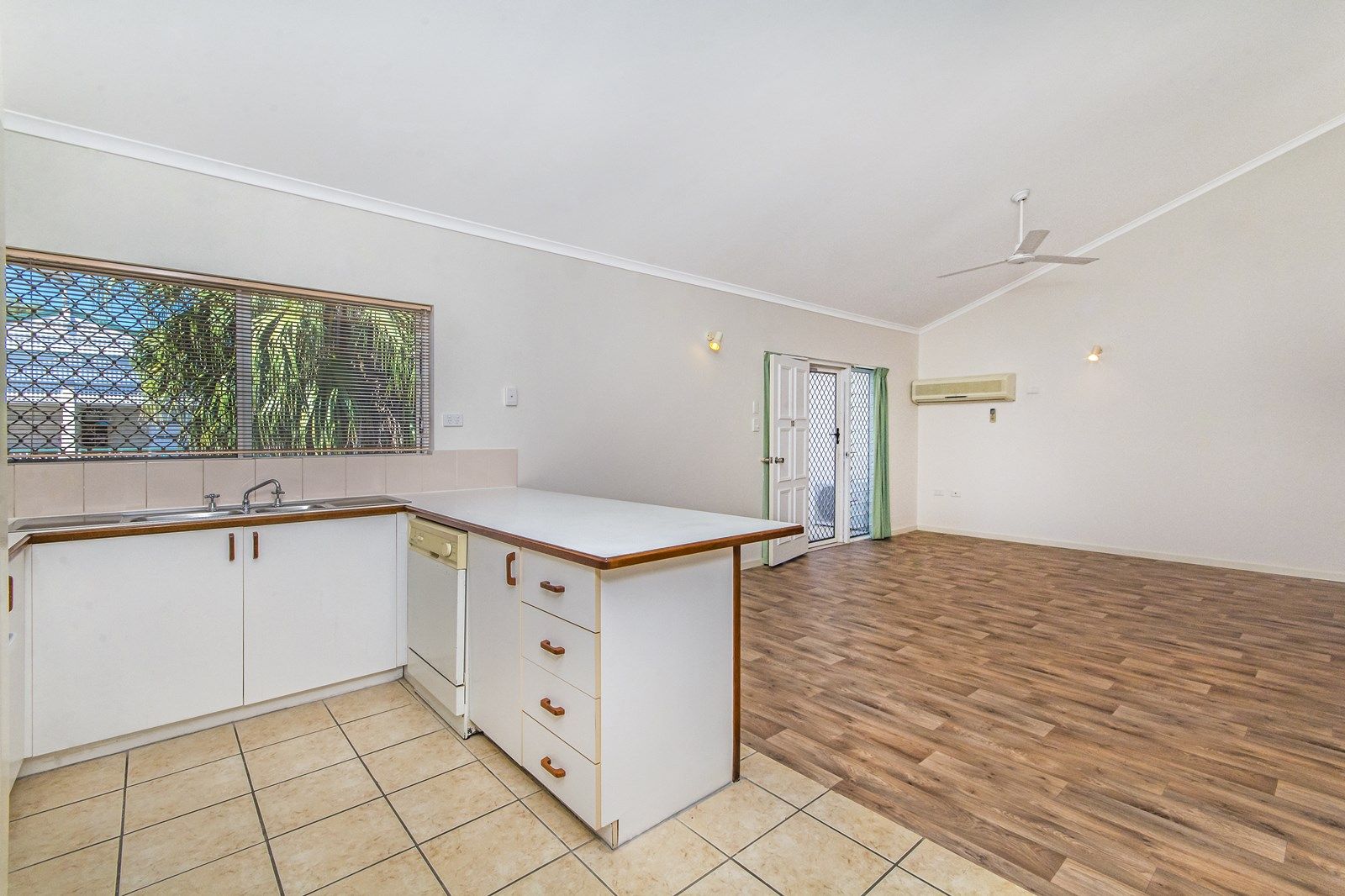 13/18-20 Rose Street, Westcourt QLD 4870, Image 2