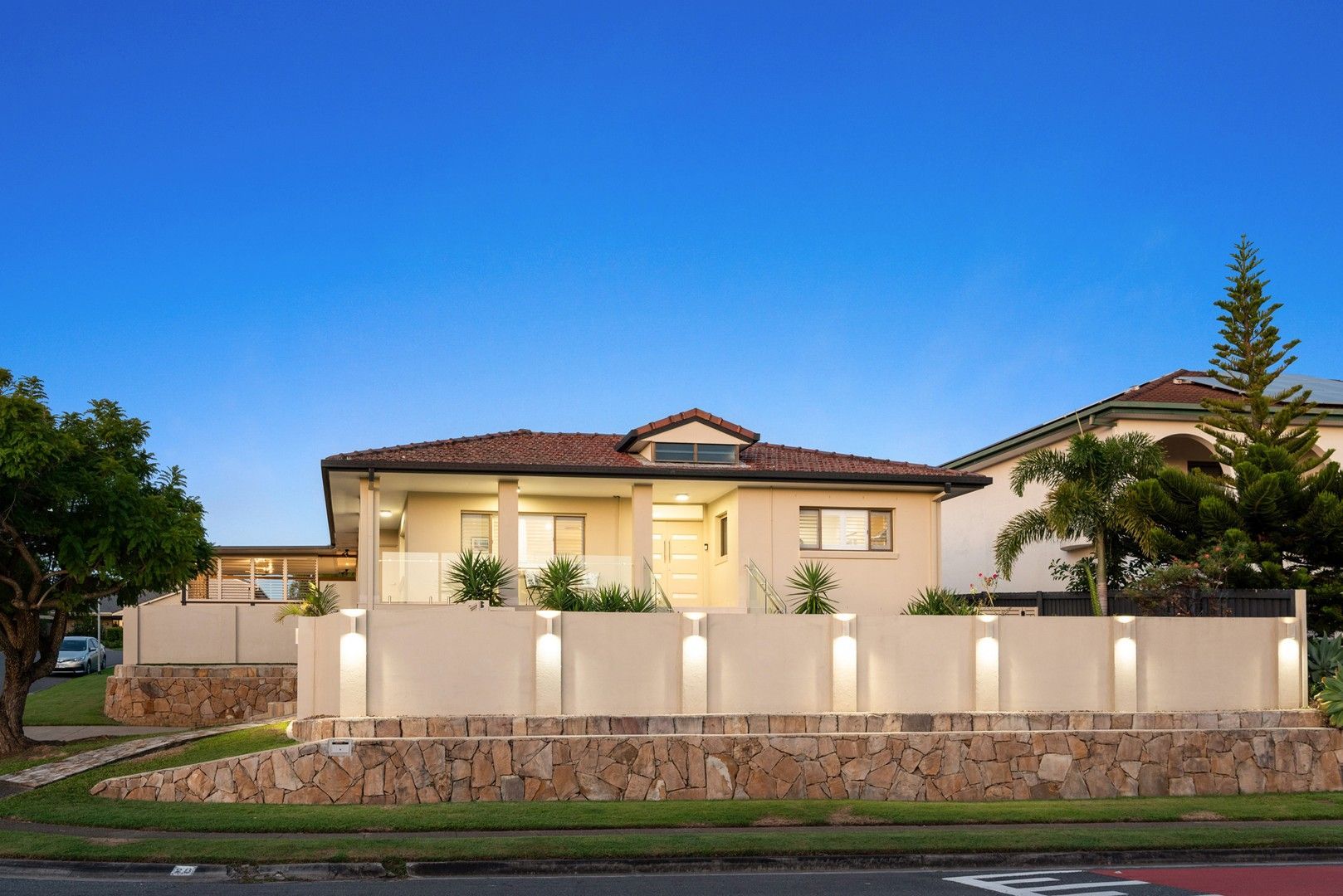 1 Crookston Court, Carindale Property History & Address Research Domain