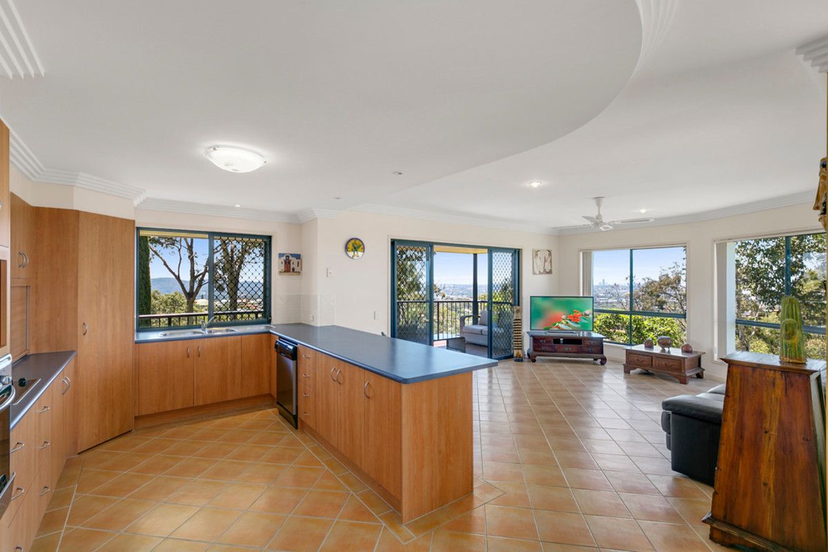 10 Ramada Place, Highland Park QLD 4211, Image 2