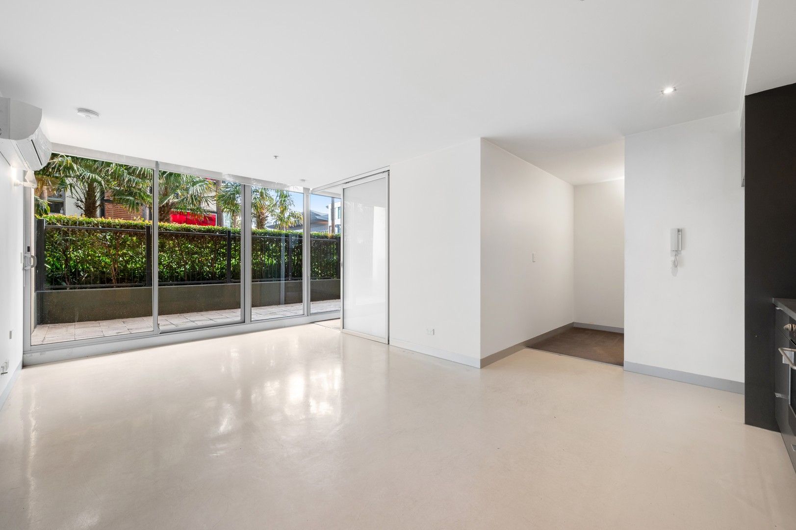 2 bedrooms Apartment / Unit / Flat in 112/1 Danks Street PORT MELBOURNE VIC, 3207