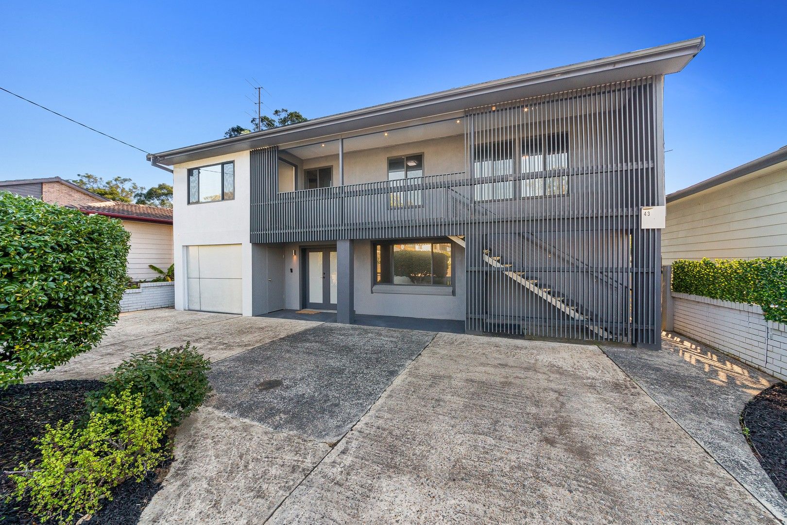 5 bedrooms House in 43 Allambee Crescent BLUE HAVEN NSW, 2262