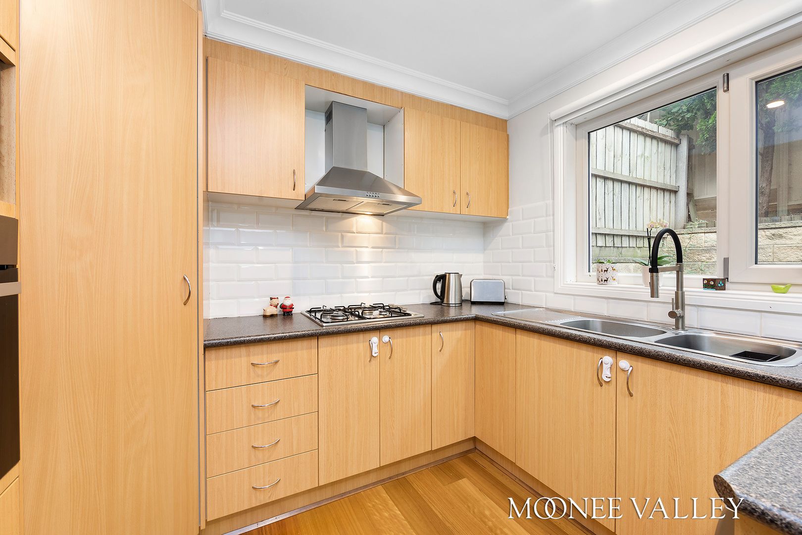 7/9C Weyburn Place, Avondale Heights VIC 3034, Image 2