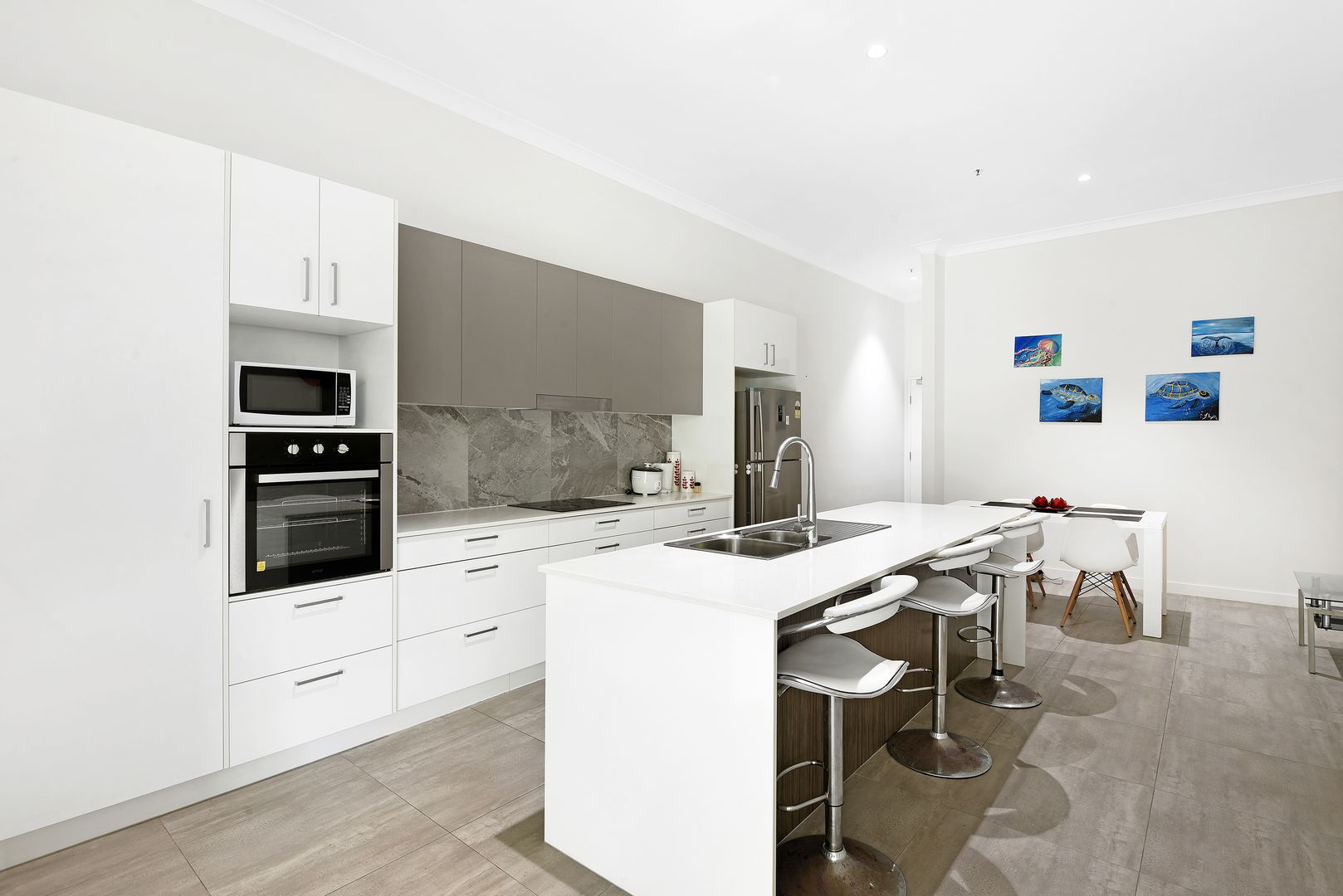 2/3422 Surfers Paradise Blvd, Surfers Paradise QLD 4217 Apartment For