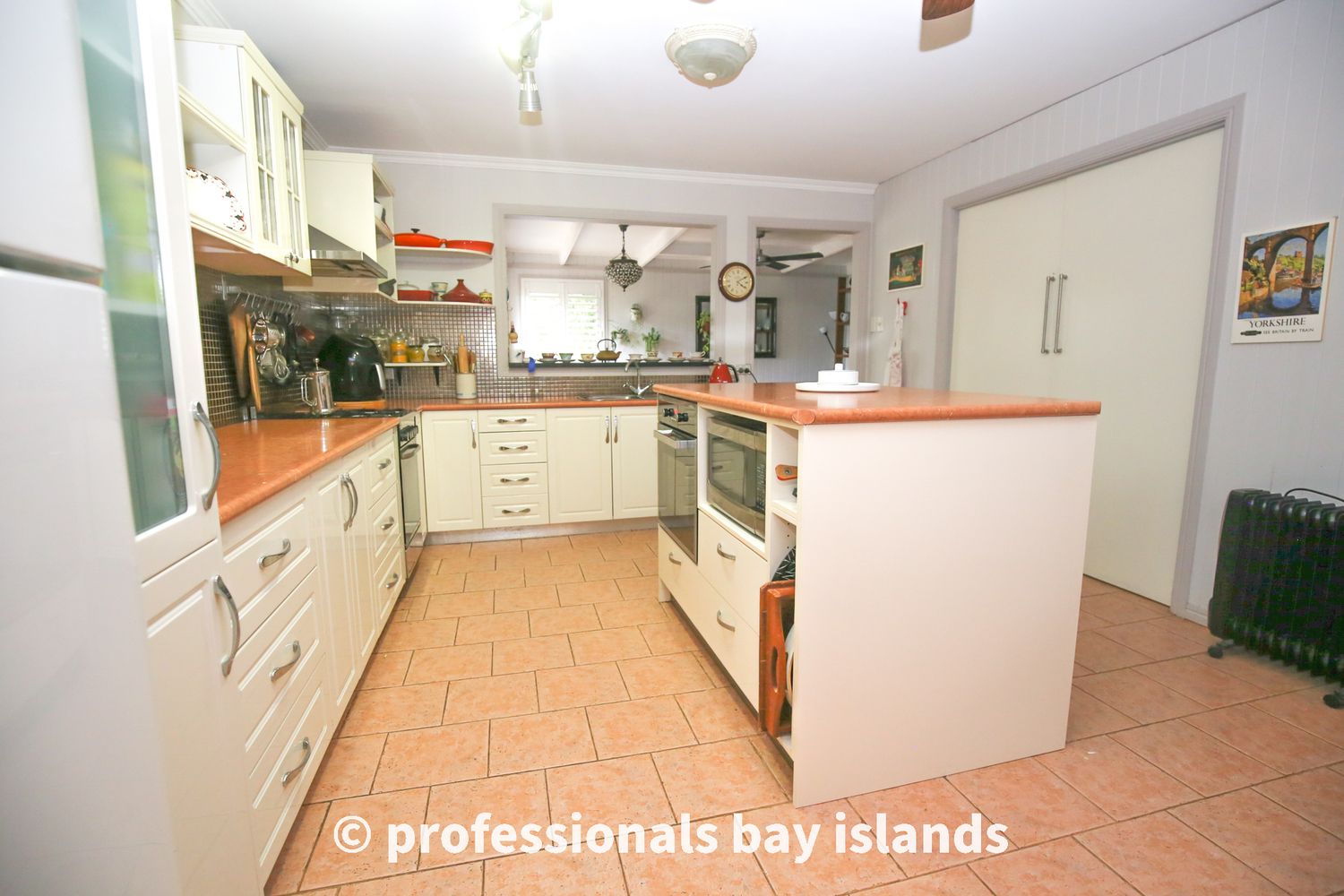 17 Paula Parade, Lamb Island QLD 4184, Image 2