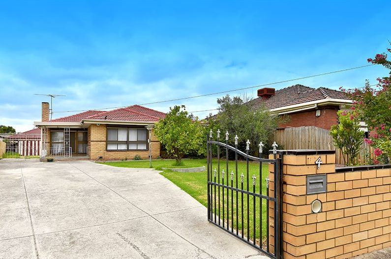 3 bedrooms House in 4 Somerlayton Crescent FAWKNER VIC, 3060