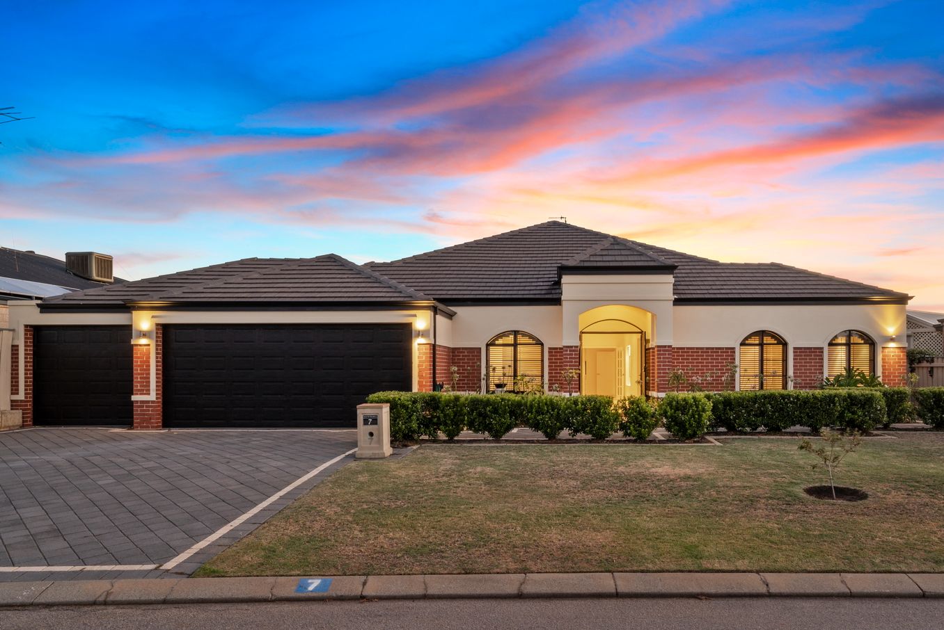 5 bedrooms House in 7 Castaway Cove HALLS HEAD WA, 6210