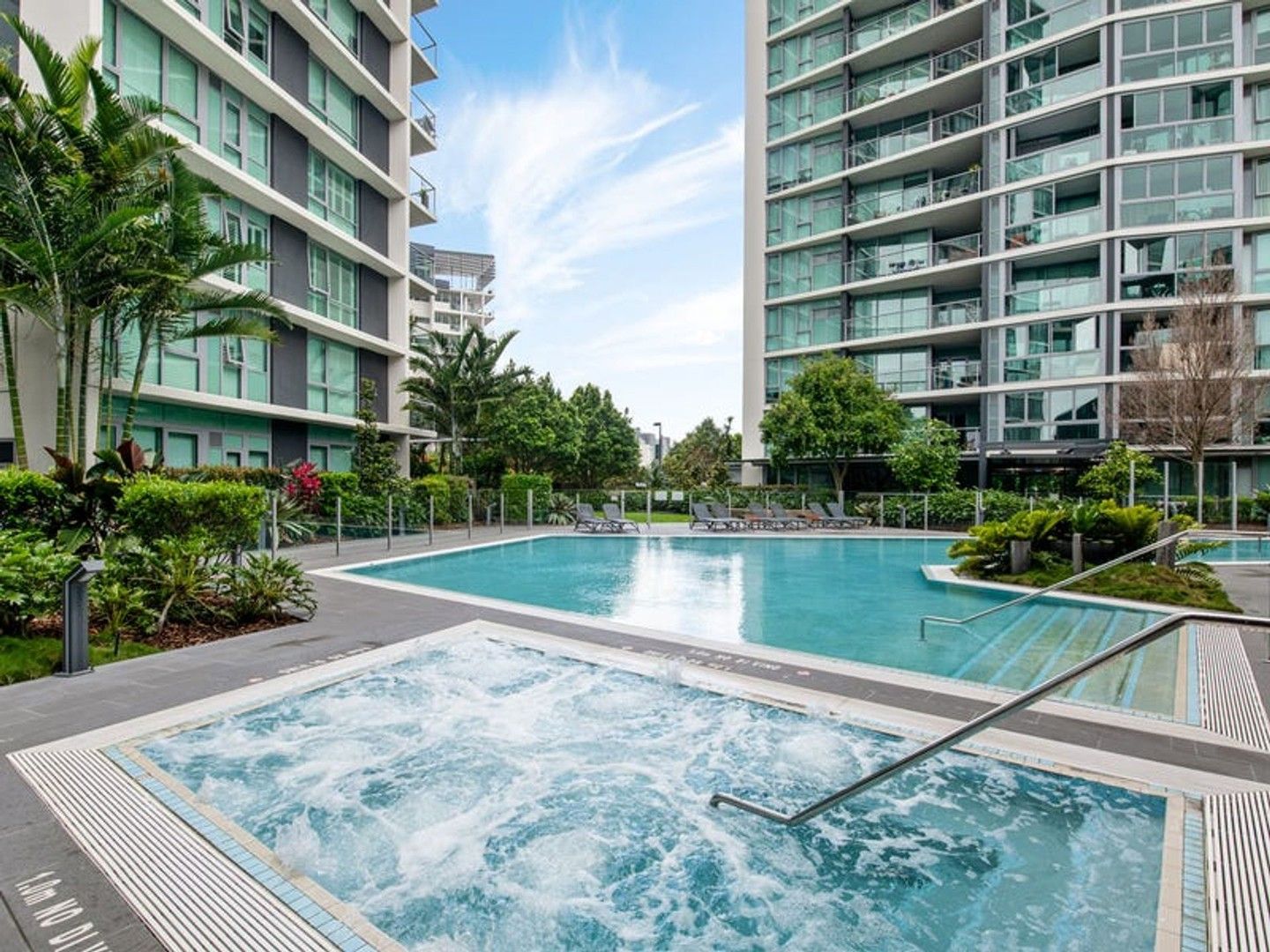 1 bedrooms Apartment / Unit / Flat in 10113/8 Harbour Rd HAMILTON QLD, 4007