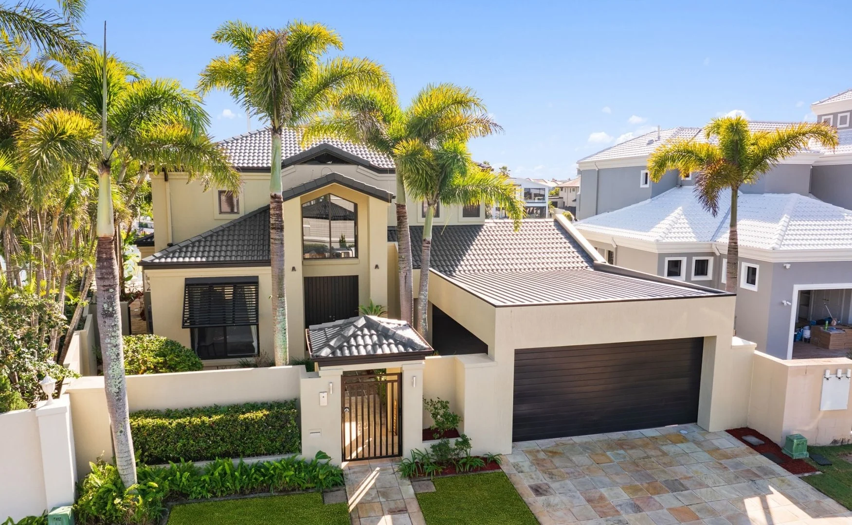 9 Queen Guineveres Place, Paradise Point QLD 4216