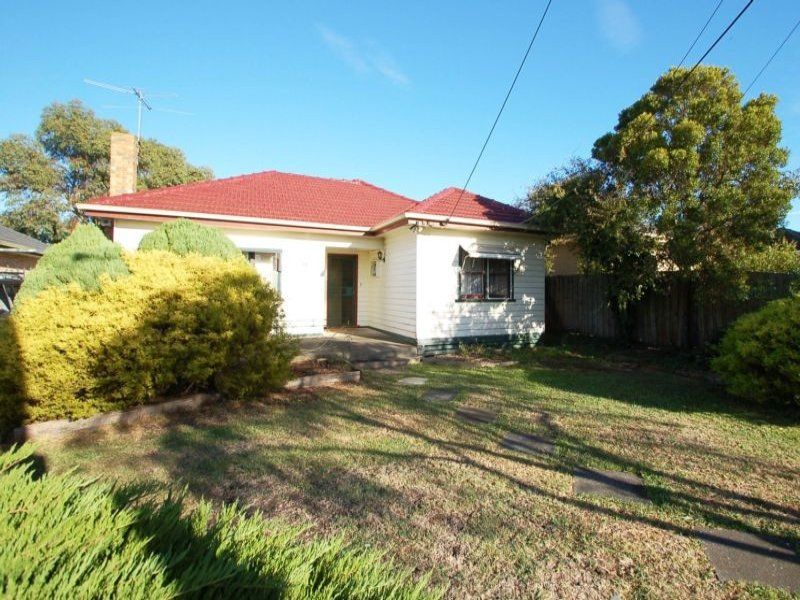 4 bedrooms House in 39 Hubert Avenue GLENROY VIC, 3046