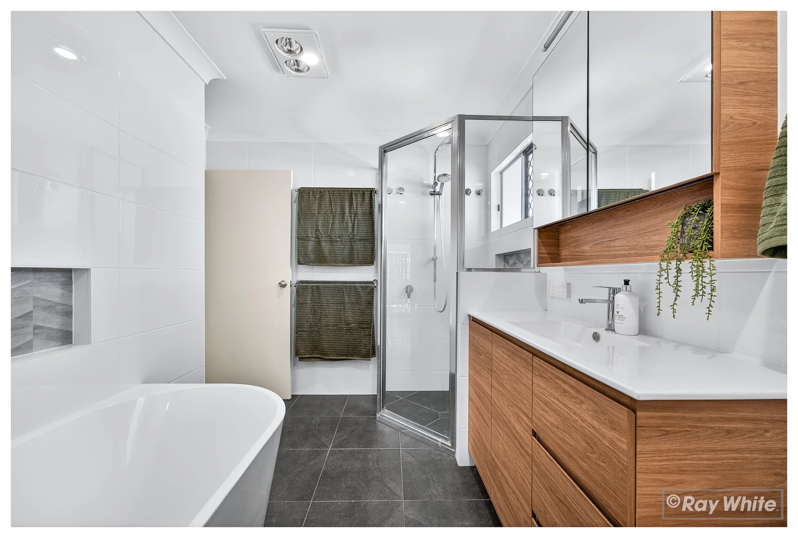 Additional image 15 of 321 Warnock Street, Koongal QLD 4701