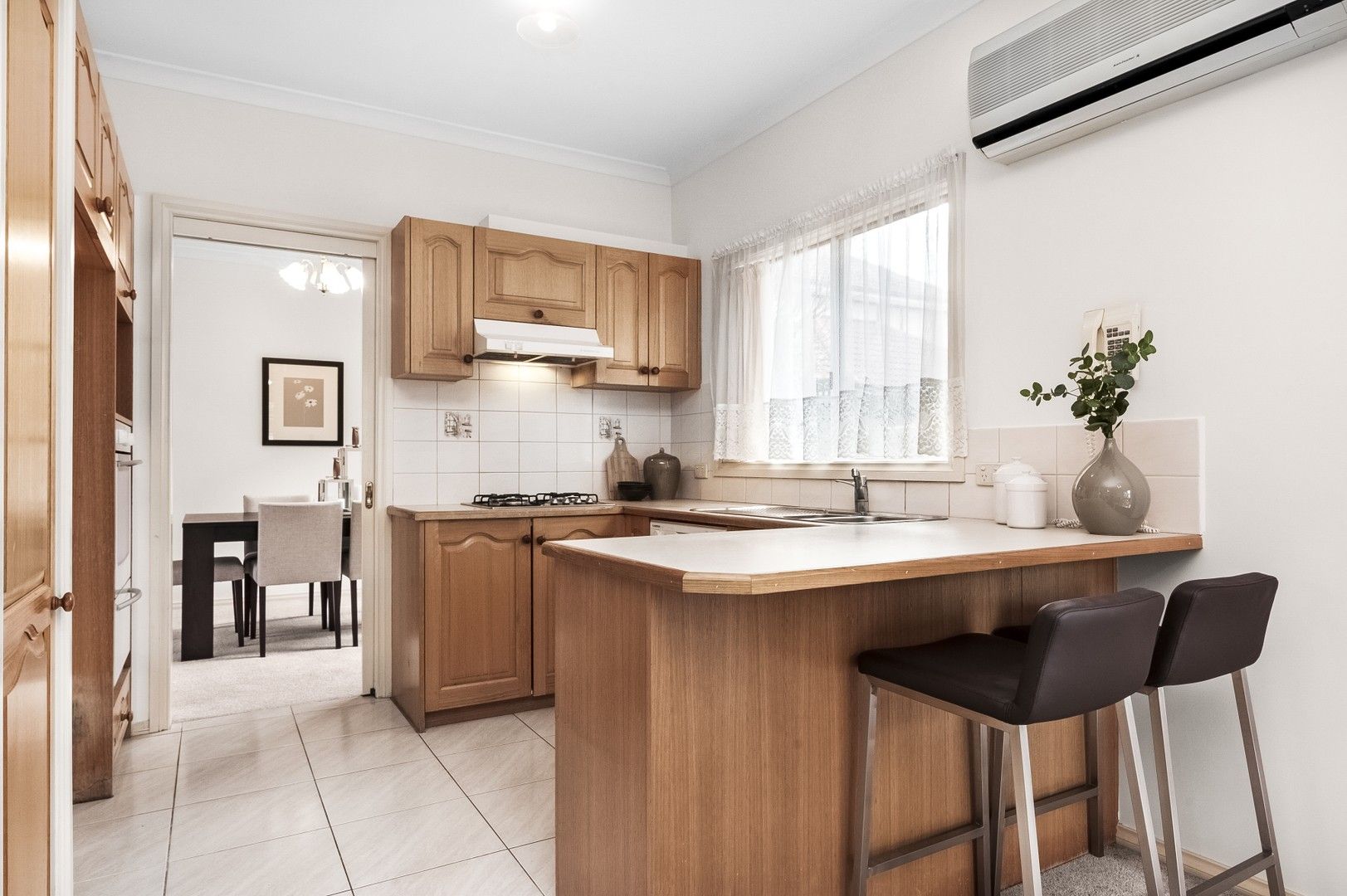 3 bedrooms Apartment / Unit / Flat in 2/10 Evelyn Street GLEN WAVERLEY VIC, 3150