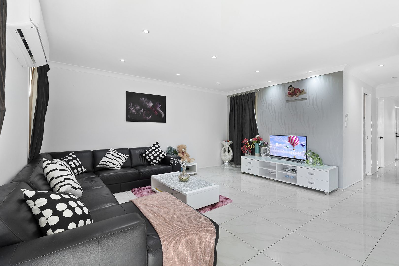 3 bedrooms Duplex in 42 Durham Street MINTO NSW, 2566