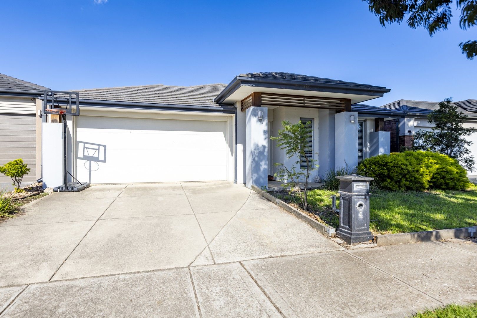 4 Loxwood Court, Deer Park VIC 3023 Domain