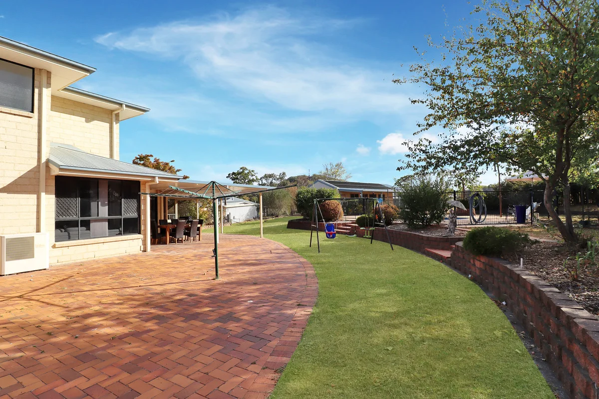 Additional image 24 of 24 Fairway Crescent, Stanthorpe QLD 4380