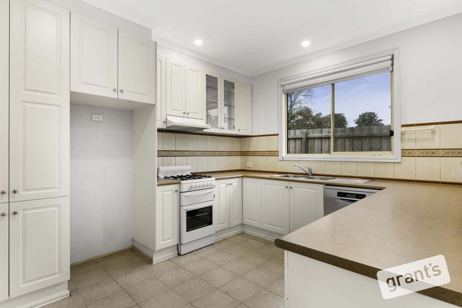 14 Railway Avenue, Tynong VIC 3813, Image 2