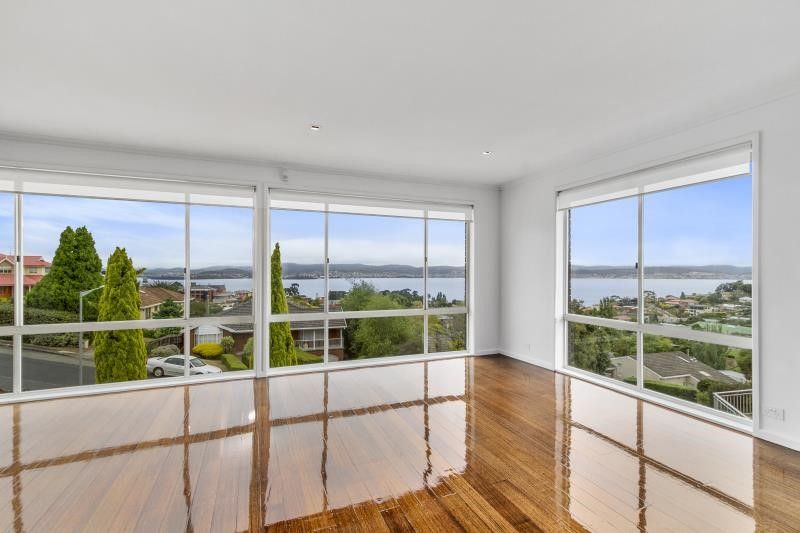 3 bedrooms House in 14 Hampshire Rd SANDY BAY TAS, 7005