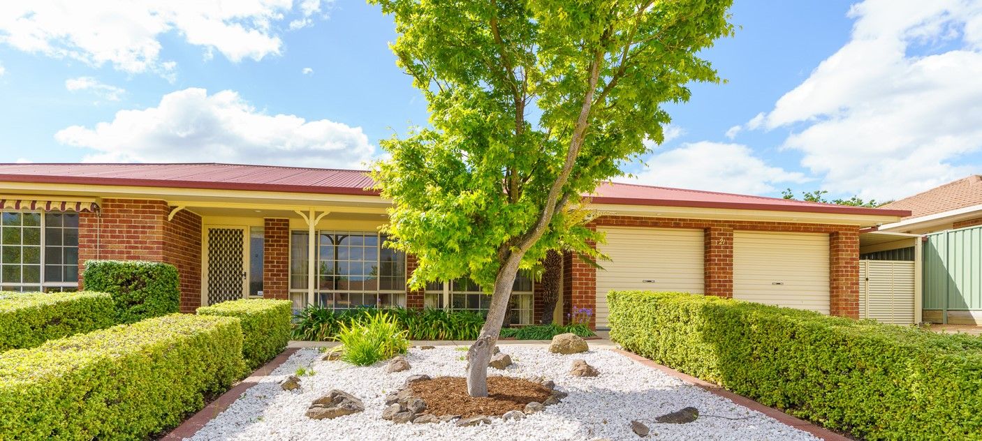4 bedrooms House in 21 Cerutty Crescent GORDON ACT, 2906