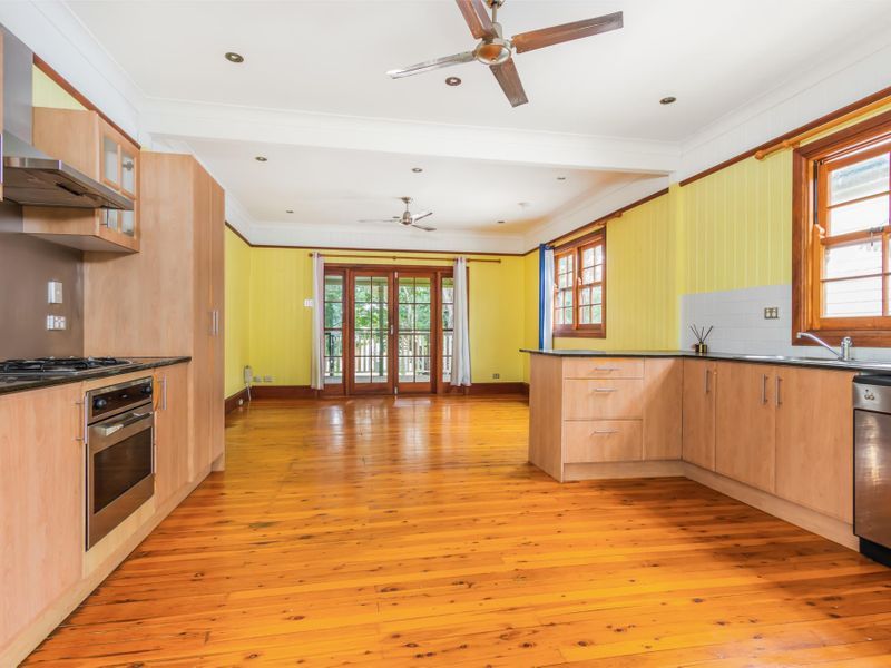 2 bedrooms House in 9 Winchester Street HAMILTON QLD, 4007