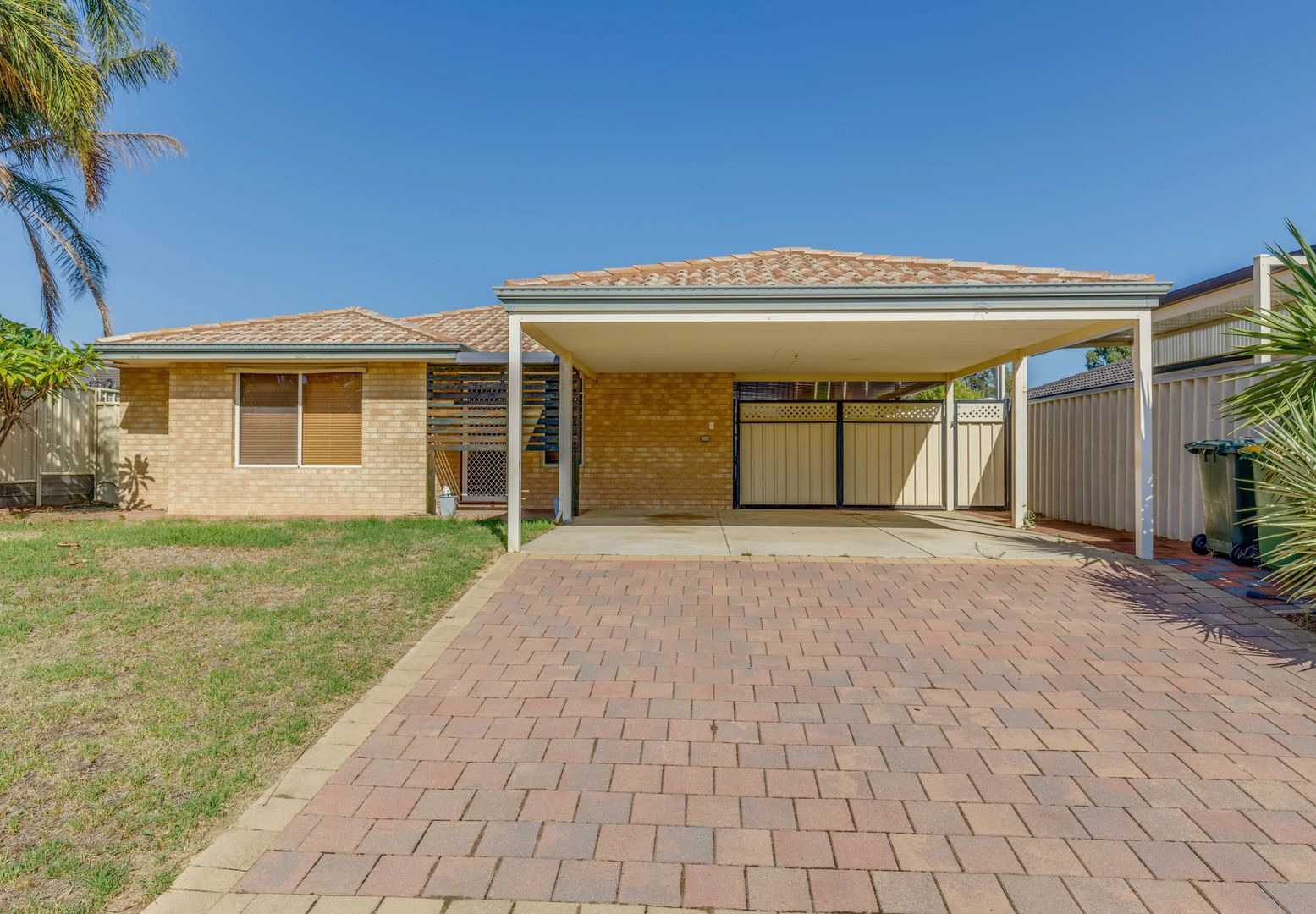 4 bedrooms House in 5 Hastie Close BROOKDALE WA, 6112