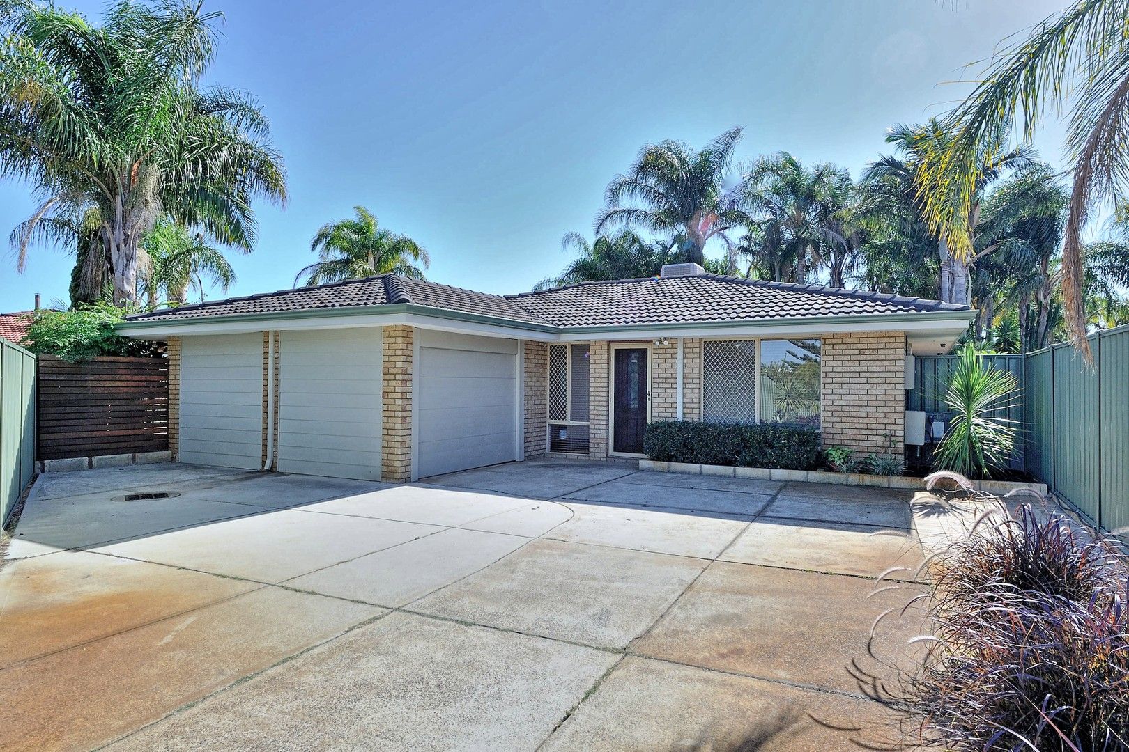 3 bedrooms House in 5 Corella Court BALLAJURA WA, 6066