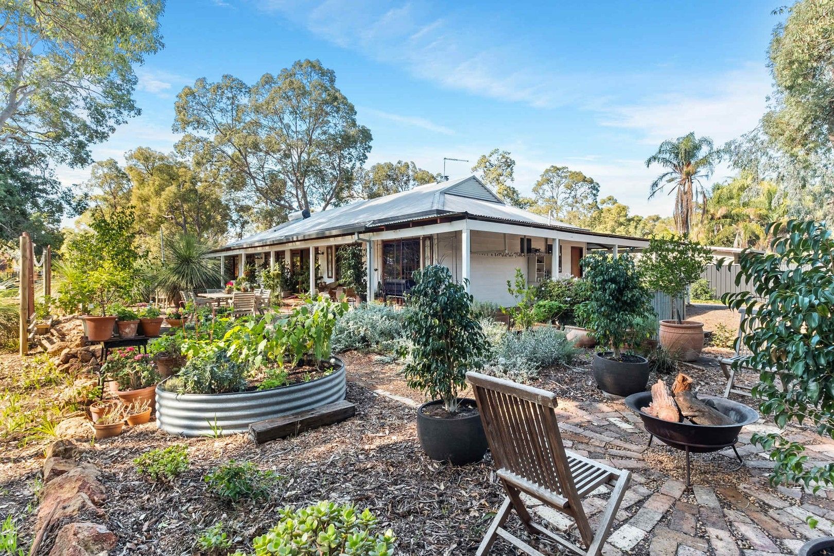 4 bedrooms House in 23 Dargin Street MOUNT HELENA WA, 6082