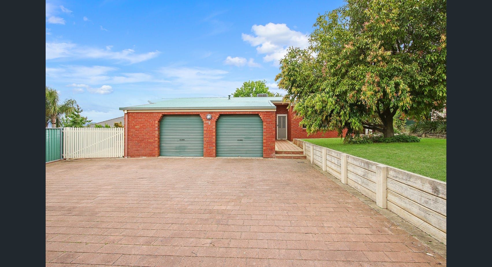 3 bedrooms Townhouse in 1/3 Maynet Place WEST ALBURY NSW, 2640