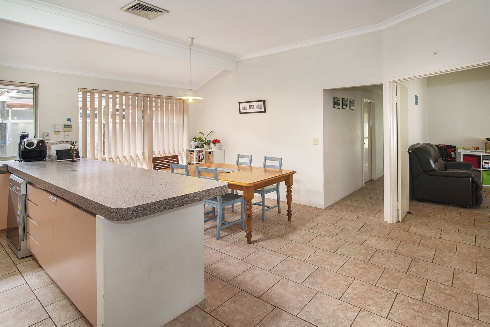 4 Karrinyup Retreat, West Busselton WA 6280, Image 2