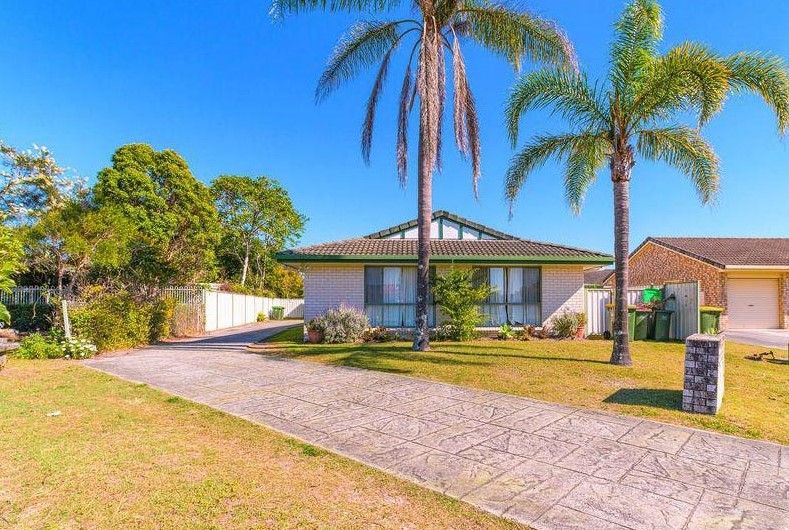 3 bedrooms House in 1/21 Parkview Crescent YAMBA NSW, 2464