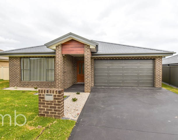 11 Buckland Drive, Orange NSW 2800